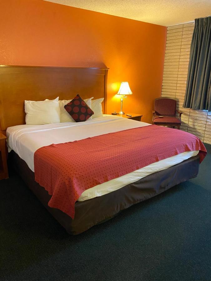 Americas Best Value Inn Salina Exteriör bild