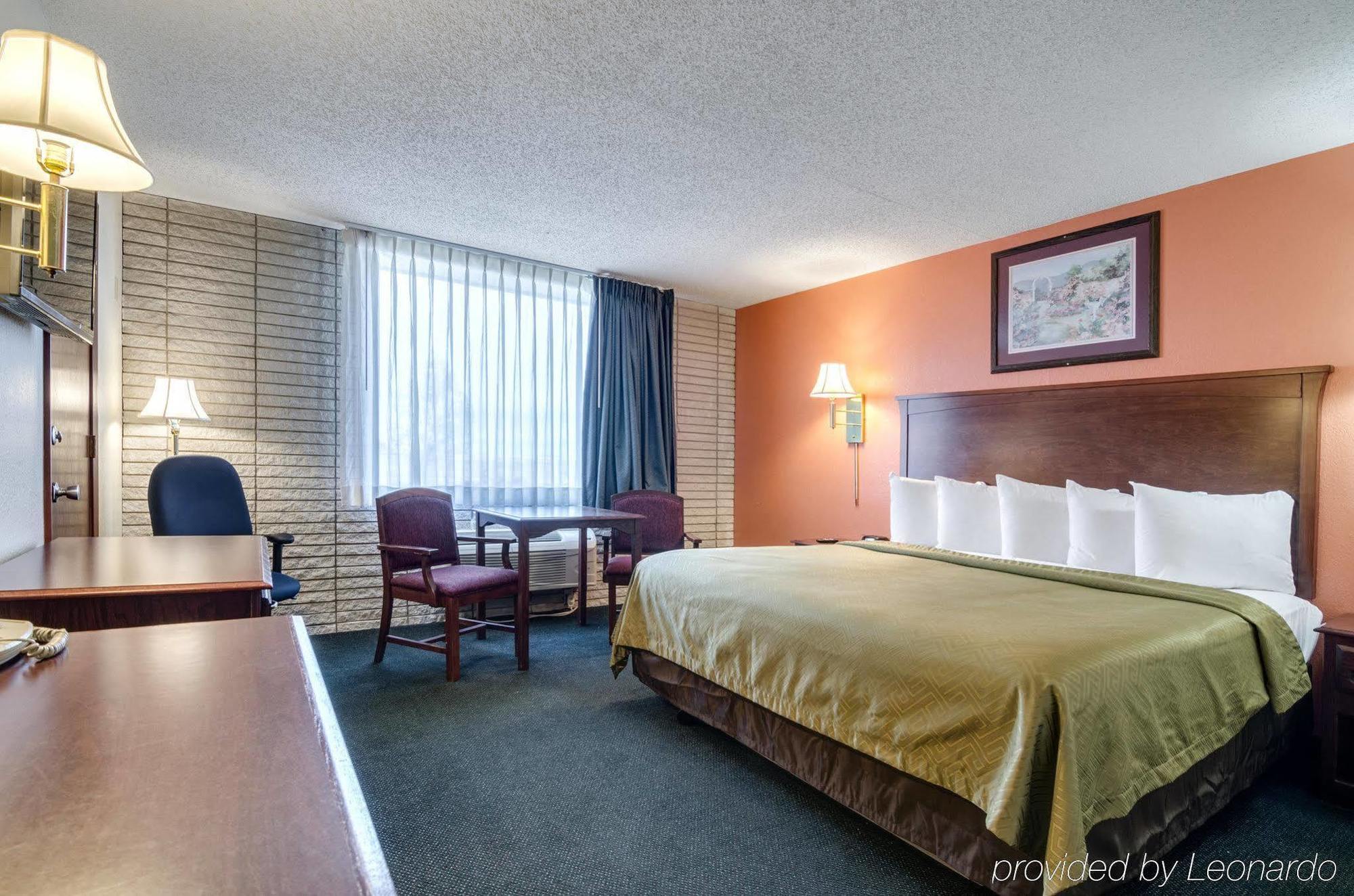 Americas Best Value Inn Salina Exteriör bild