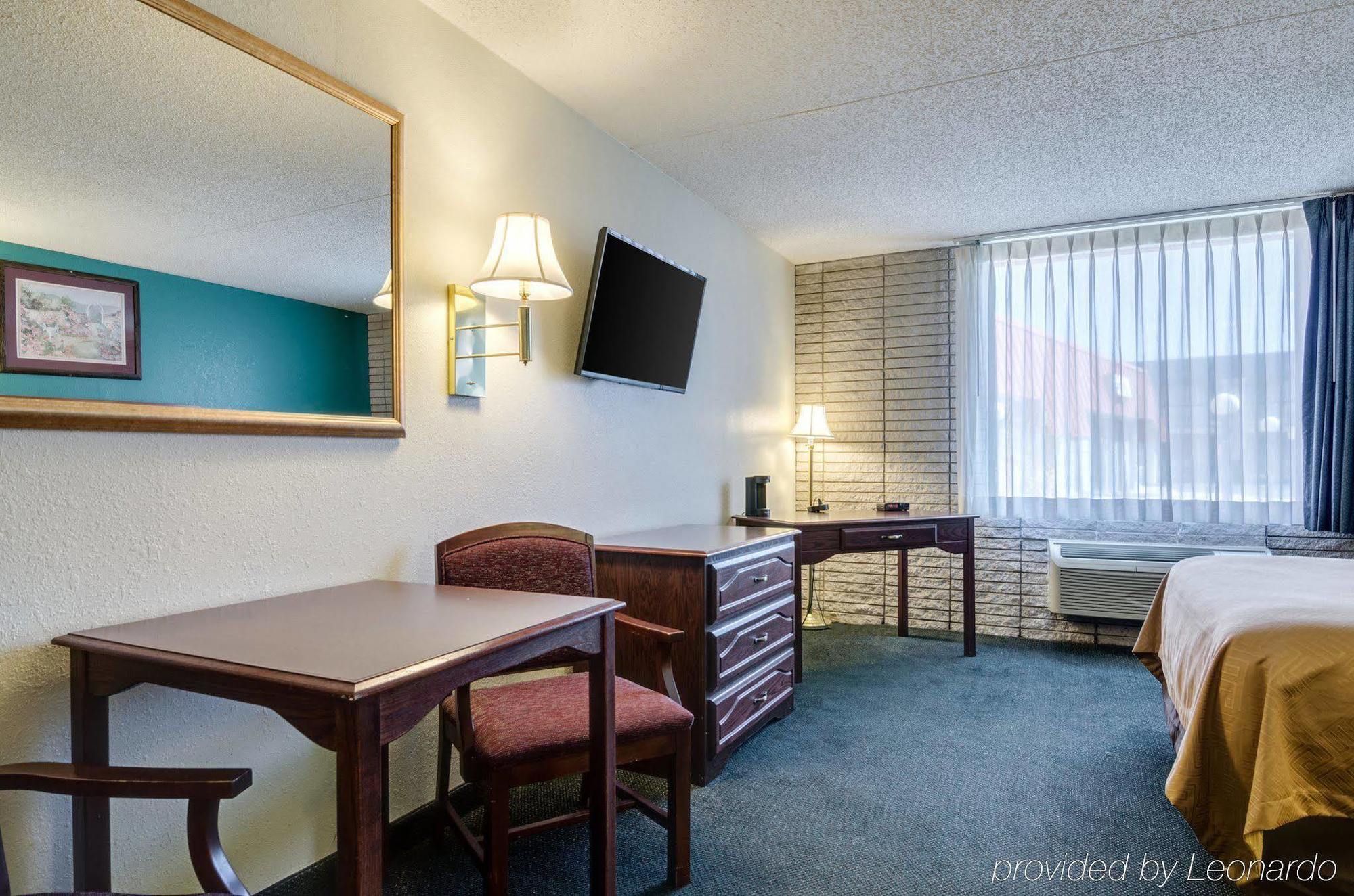 Americas Best Value Inn Salina Exteriör bild